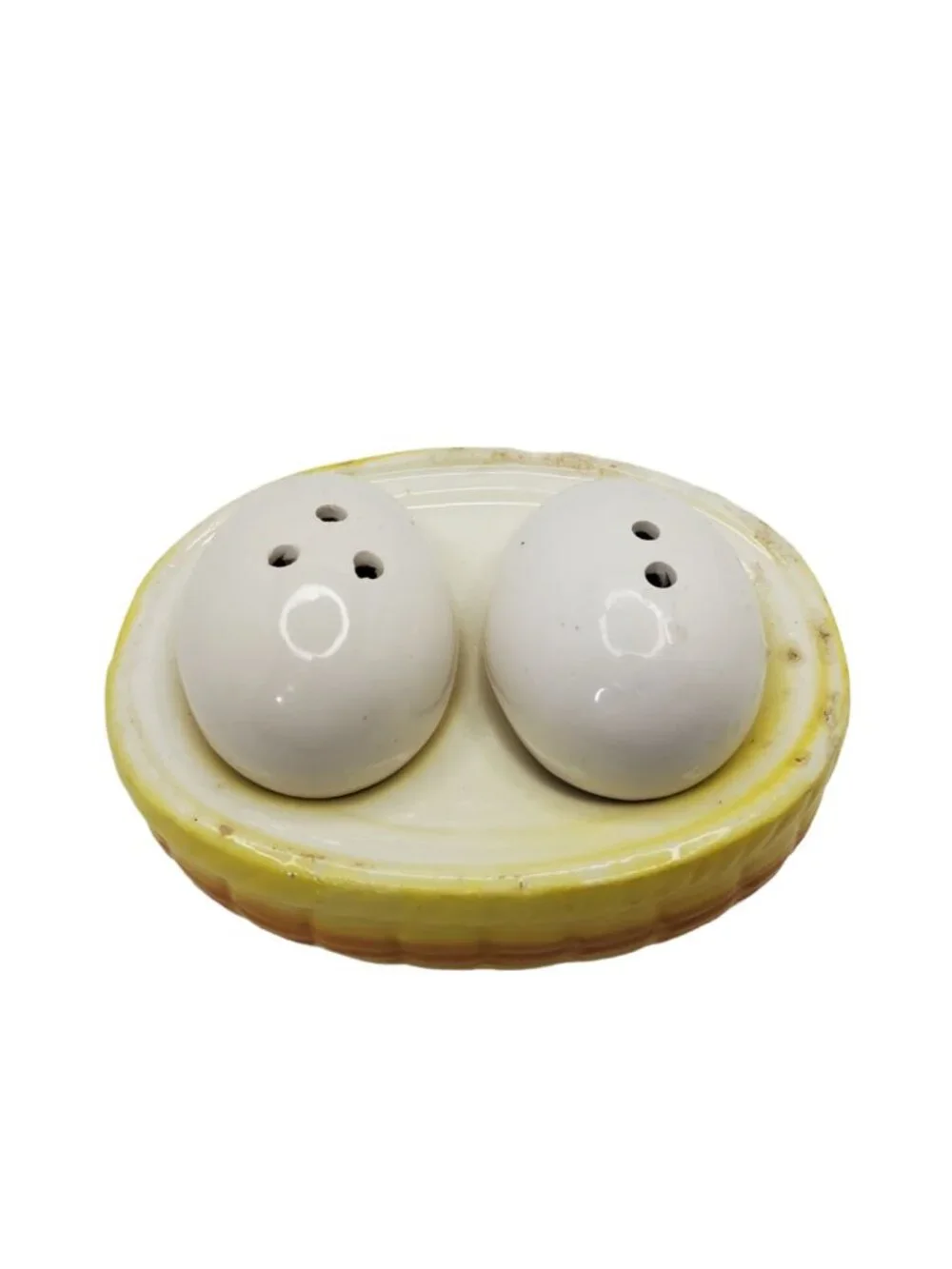 vintage 1970s nesting eggs porcelain salt & pepper shakers.